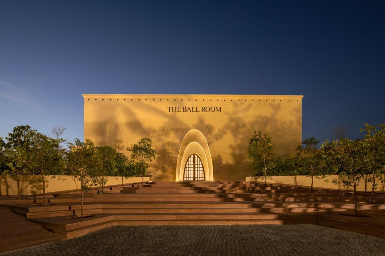 Time Square Club, Resort&Spa Bhuj Exterior foto